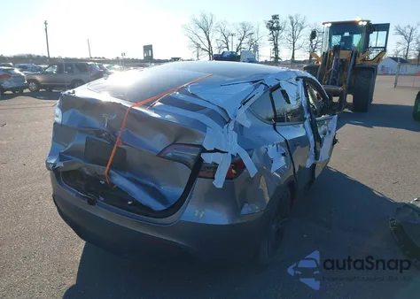 2024 Tesla Model Y Long Range Dual Motor All-Wheel Drive from USA, damaged, VIN 7SAYGAEE3RF212921